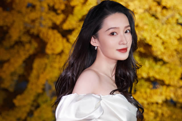 林靖恩真的很惨!被曝杀人身亡后,李卓轩买包庆祝,同框照片早有苗头