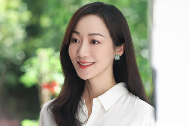 她被4个男人追求过,和5个婚姻的主任同居了5年,现在42岁了还没有结婚