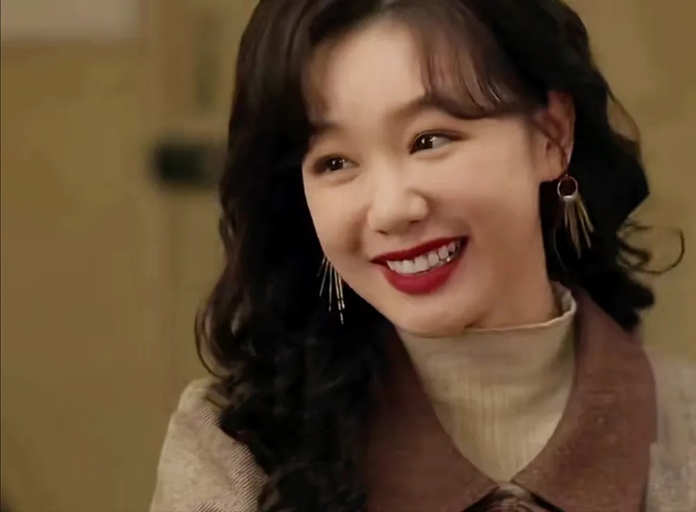 筹拍《青青河边草》时,陈红说:不管给多低的片酬,我都愿意演女二