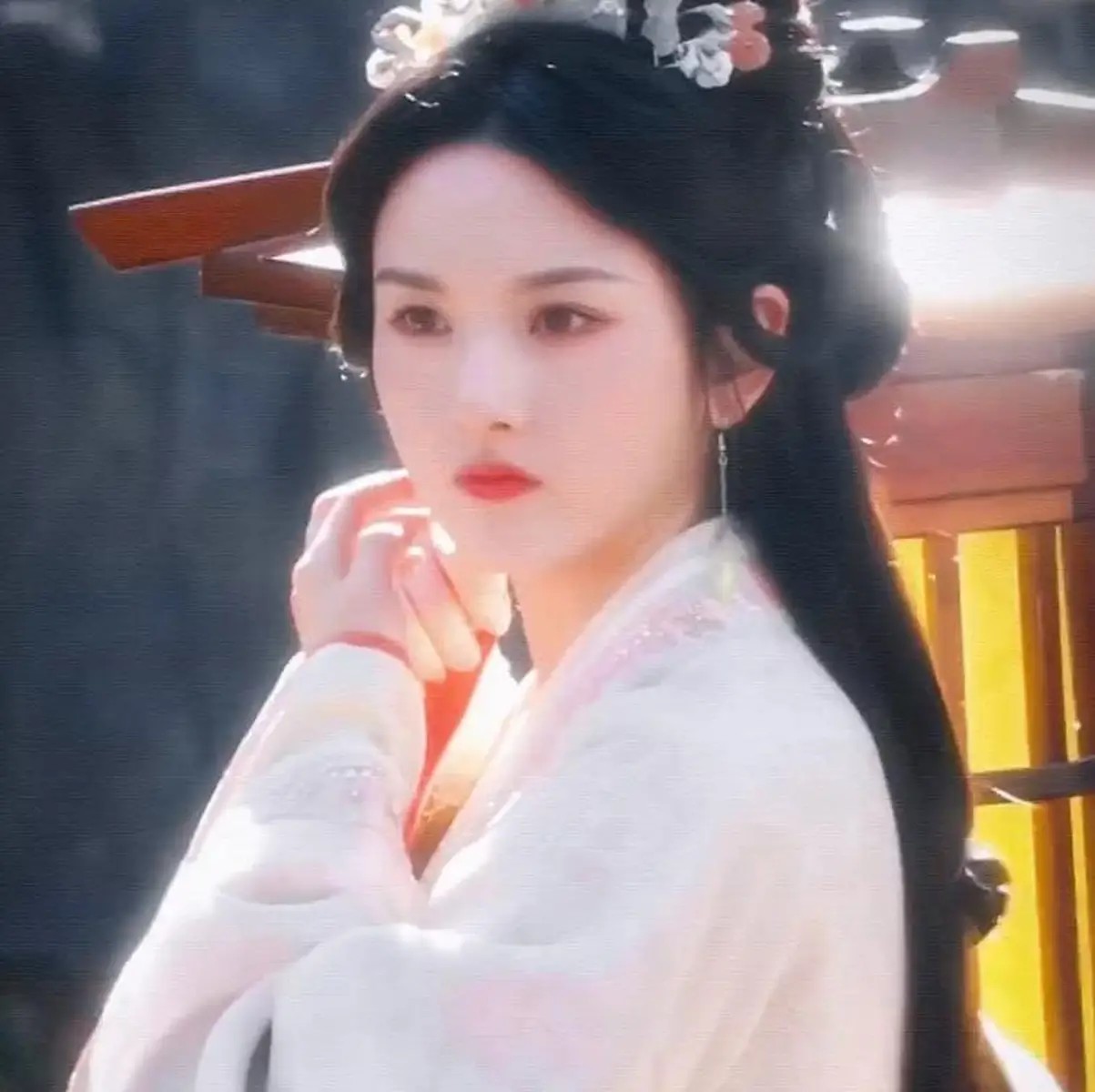 宋妍霏《浪姐》热度与争议并存:如何破解“自热锅”与旧情史的口碑困局?