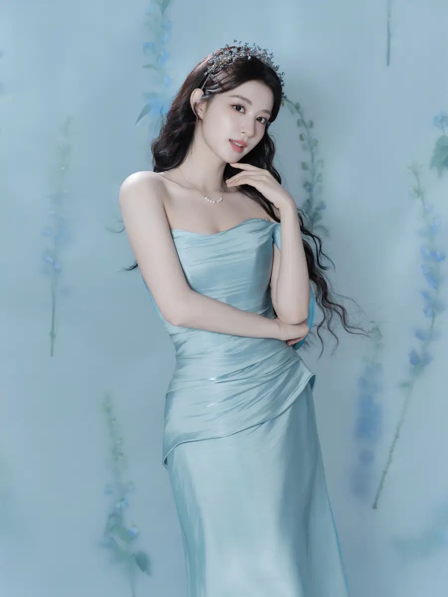 贾乃亮李小璐带女儿做公益！离婚后频繁同框拍“全家福”，是在释放复婚信号？